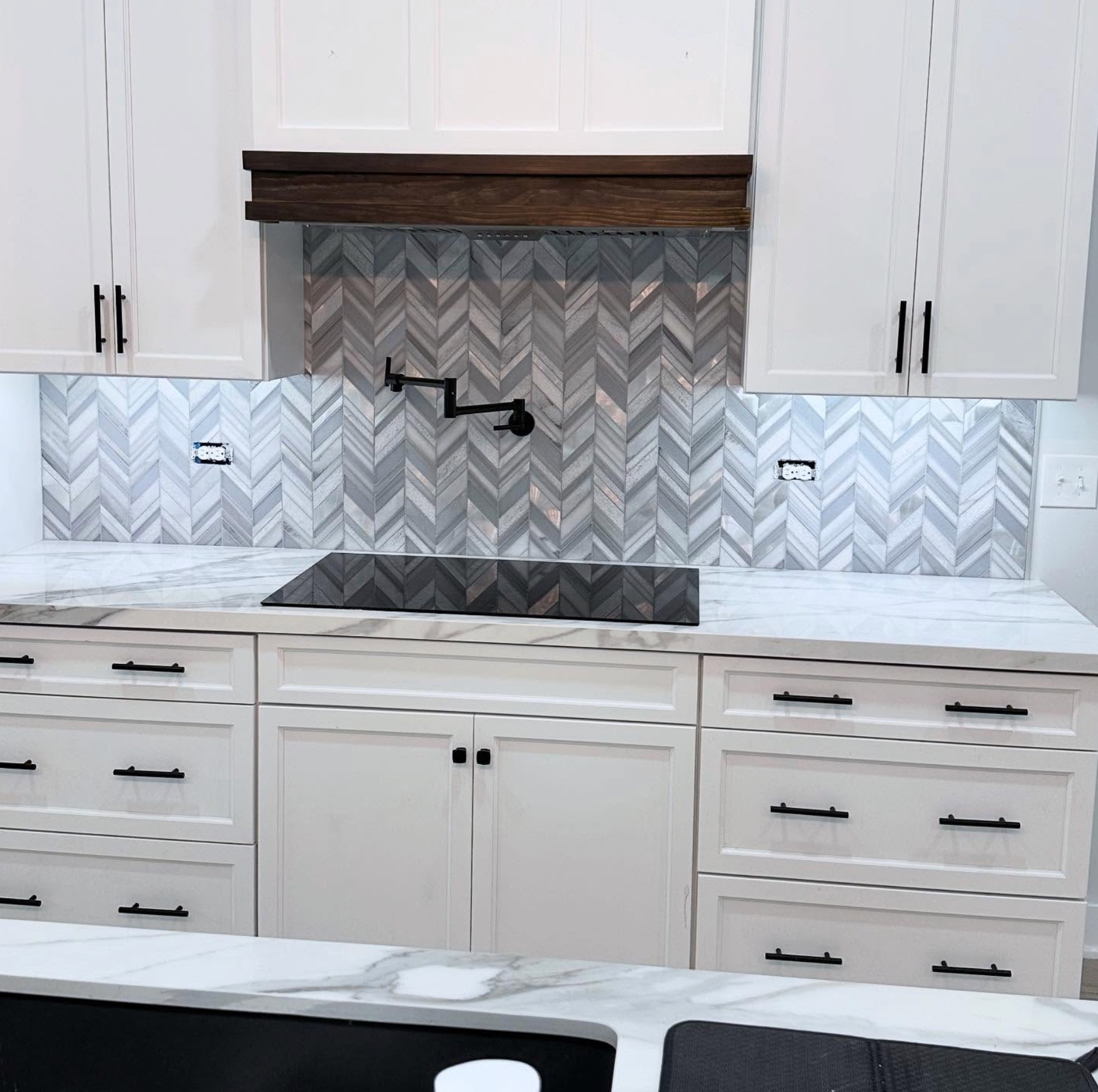 Kitchen tile backsplash
