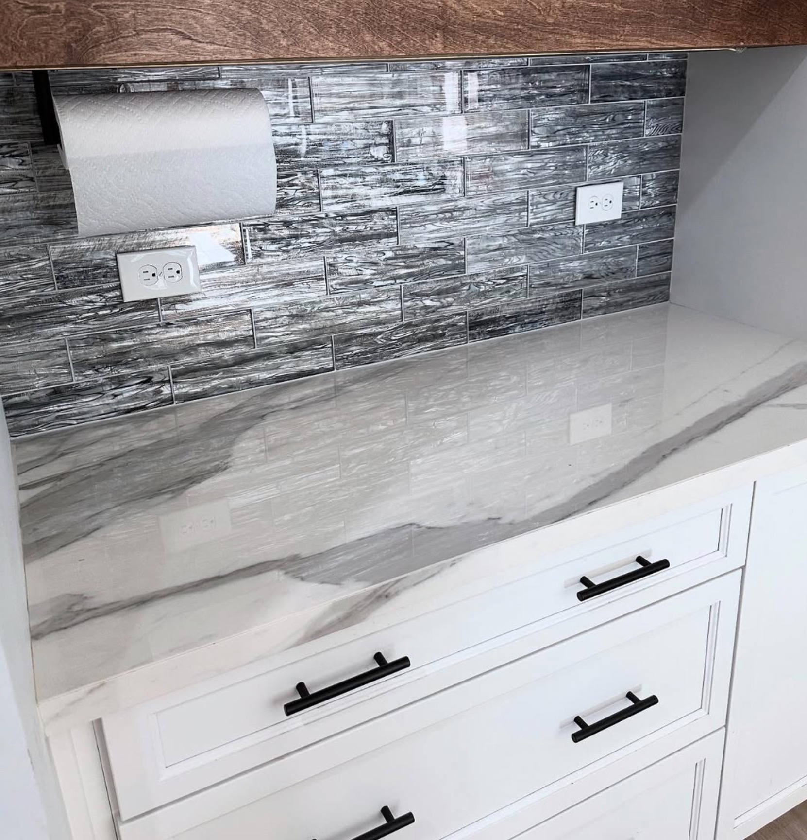 Kitchen counter and backsplash tile